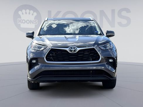 Used 2022 Toyota Highlander XLE AWD/4WD image 11