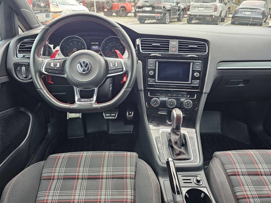 Used 2020 Volkswagen Golf 4-Door FWD image 17