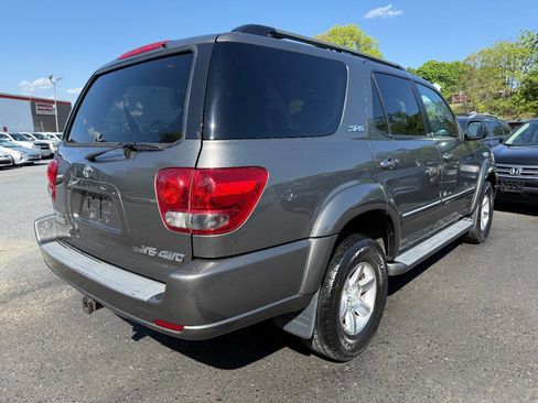 Used 2005 Toyota Sequoia SR5 AWD/4WD image 5