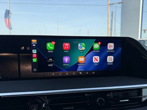 Used 2025 INFINITI QX80 Sensory image 18