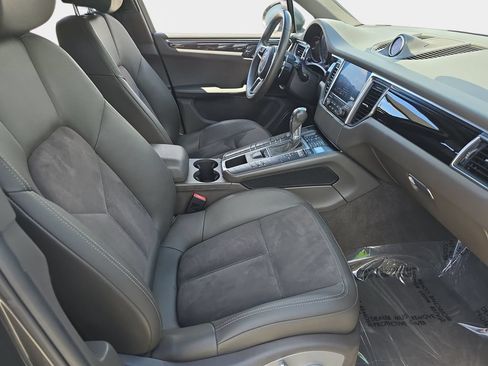 Used 2018 Porsche Macan AWD/4WD image 12