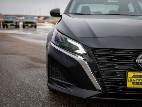 Used 2024 Nissan Altima 2.5 SV image 4