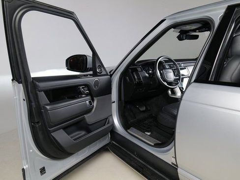 Used 2020 Land Rover Range Rover HSE image 25
