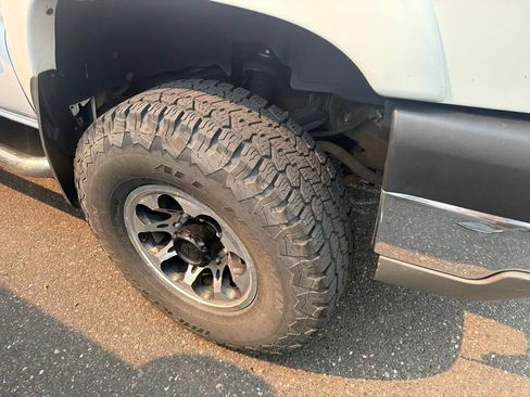 Used 2004 Chevrolet Silverado 2500 LS w/ Skid Plate Package AWD/4WD image 6