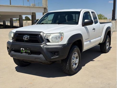 Used 2014 Toyota Tacoma 4x4 Access Cab V6 w/ Convenience Package image 3