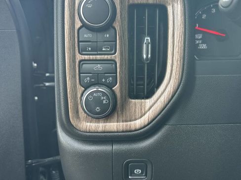 Used 2024 Chevrolet Silverado 1500 Custom image 13