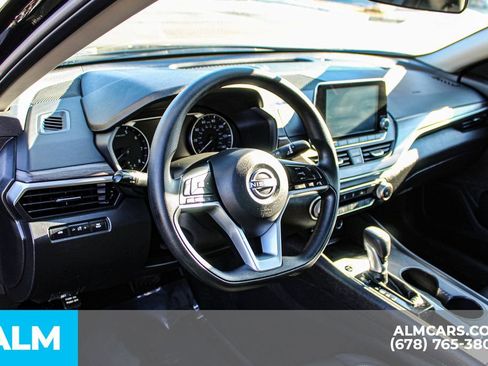 Used 2025 Nissan Altima 2.5 SV image 32