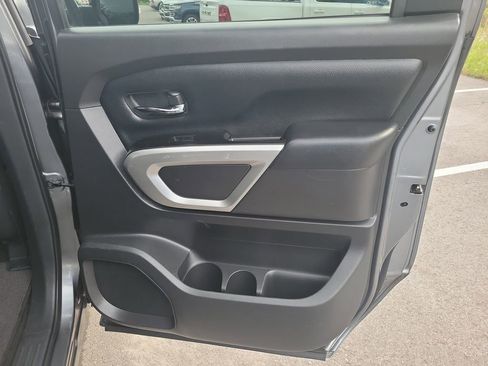 Used 2018 Nissan Titan SV RWD image 19