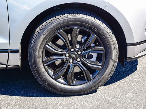 Used 2023 Ford Edge SE w/ Black Appearance Package image 9