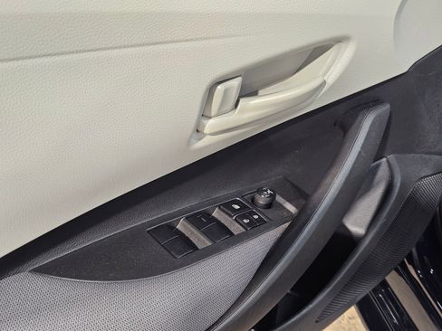 Used 2022 Toyota Corolla LE image 21