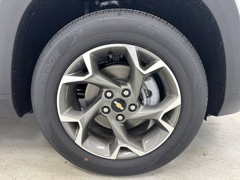 New 2026 Chevrolet Trax LT w/ Sunroof Package FWD image 29