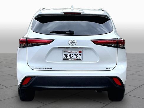Used 2023 Toyota Highlander XLE image 4