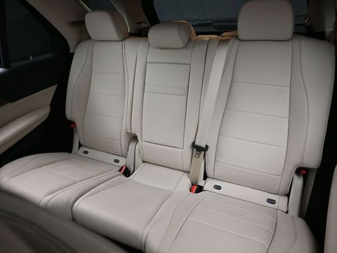 Used 2021 Mercedes-Benz GLE 350 4MATIC image 25