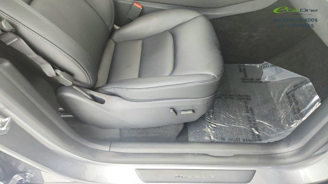 Used 2025 Tesla Model Y Long Range RWD image 23
