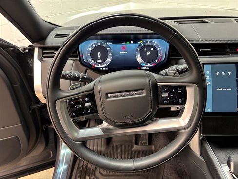 Used 2025 Land Rover Range Rover SE image 17