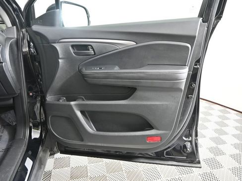 Used 2025 Honda Ridgeline Sport image 13