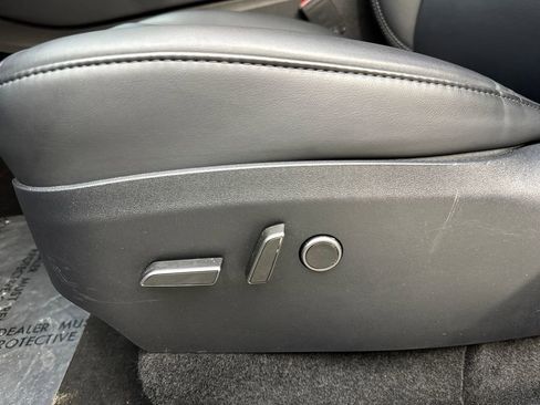 Used 2024 Tesla Model Y Performance AWD/4WD image 28