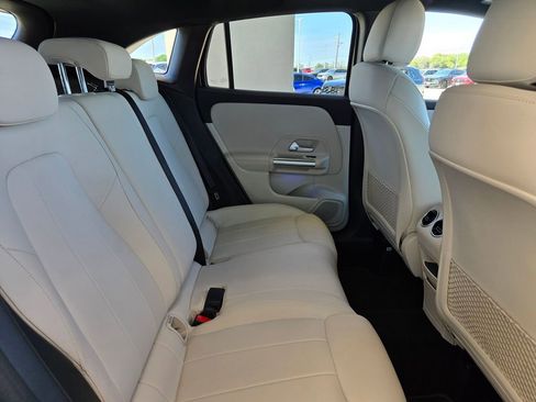 Used 2025 Mercedes-Benz GLA 250 image 26