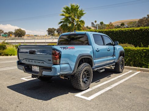 Used 2019 Toyota Tacoma TRD Off-Road w/ Technology Package AWD/4WD image 5