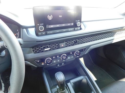 Used 2025 Honda Accord SE image 30