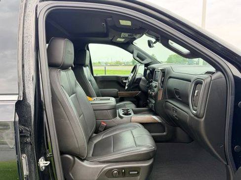 Used 2020 Chevrolet Silverado 1500 High Country w/ Technology Package AWD/4WD image 11