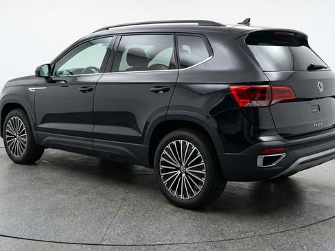 Used 2025 Volkswagen Taos SE image 6