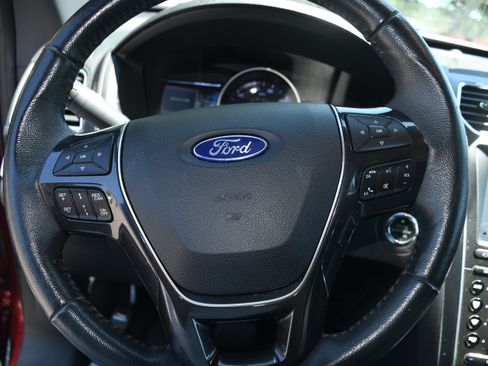Used 2018 Ford Explorer Limited w/ Equipment Group 301A FWD image 13