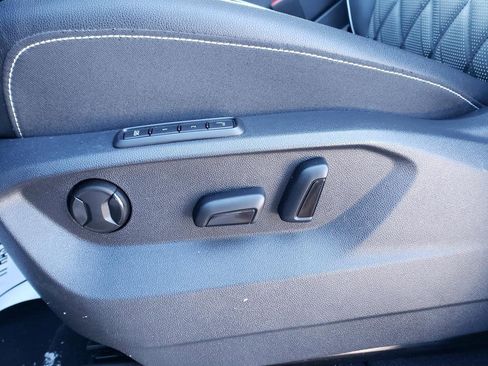 Used 2025 Volkswagen Atlas SEL Premium R-Line image 19