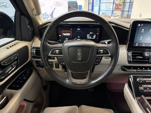 Used 2019 Lincoln Navigator Reserve AWD/4WD image 14