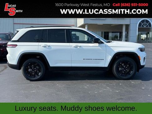 New 2025 Jeep Grand Cherokee Altitude image 1