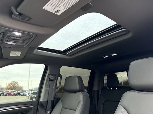 Used 2025 Chevrolet Silverado 2500 LTZ w/ LTZ Convenience Package image 16