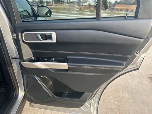 Used 2022 Ford Explorer XLT w/ Equipment Group 202A image 19