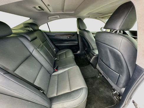 Used 2016 Lexus ES 350 w/ Navigation System Package FWD image 18