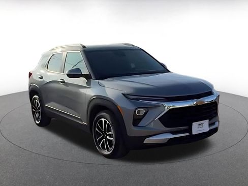 Used 2025 Chevrolet TrailBlazer LT image 3