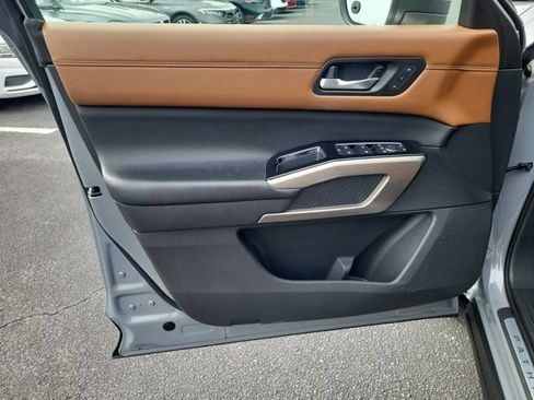 Used 2023 Nissan Pathfinder Platinum AWD/4WD image 17