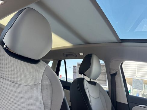 New 2025 Volkswagen Tiguan SE image 17