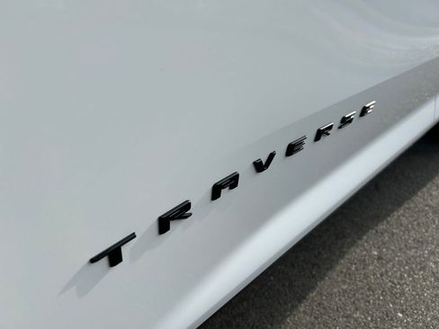 Used 2024 Chevrolet Traverse RS image 31