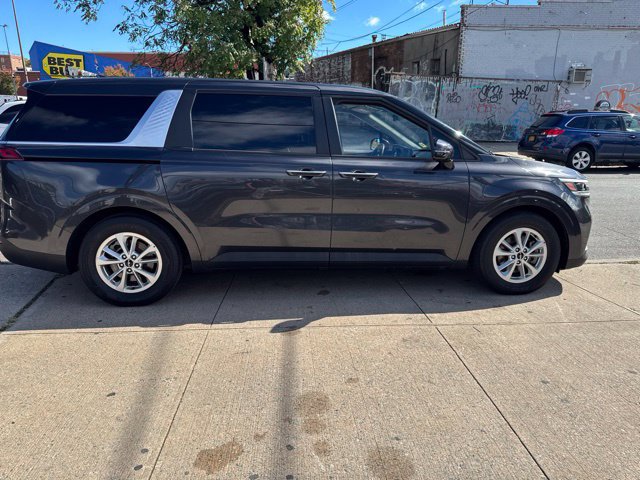 Used 2022 Kia Carnival LX FWD image 9