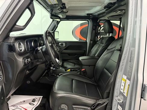 Used 2019 Jeep Wrangler Unlimited Sahara image 10