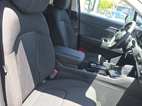 New 2025 Kia Sportage LX image 8