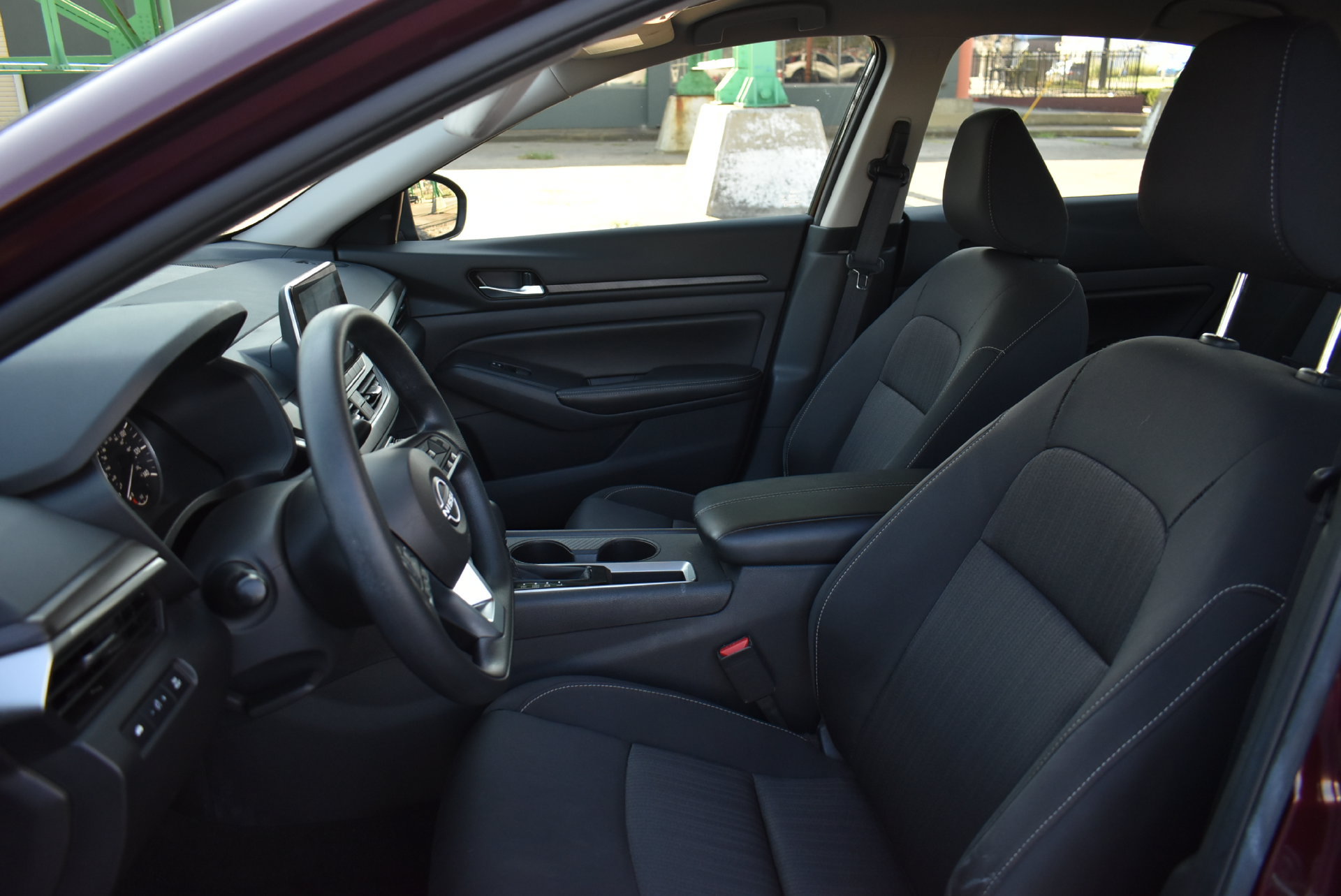 Used 2025 Nissan Altima 2.5 SV FWD image 14