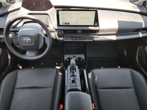 Used 2025 Toyota Prius Limited w/ Limited Premium Package FWD image 28