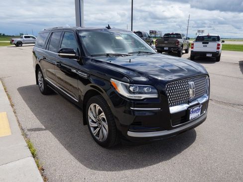 Used 2023 Lincoln Navigator L Reserve AWD/4WD image 6