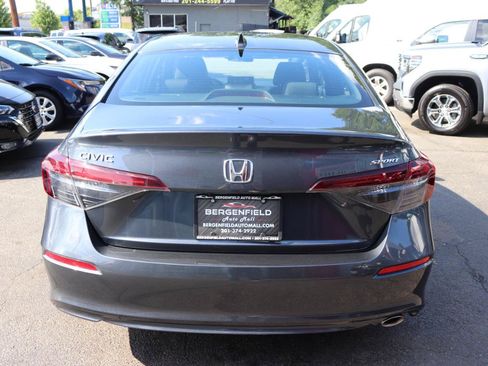 Used 2025 Honda Civic Sport image 4