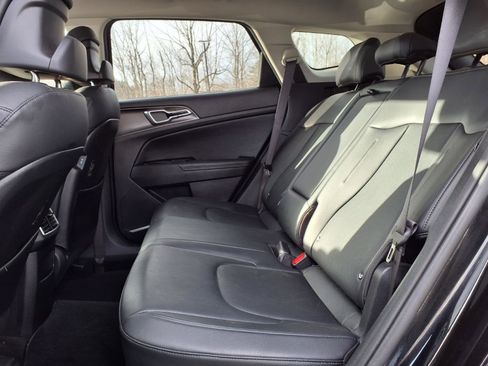 Used 2023 Kia Sportage EX AWD/4WD image 7