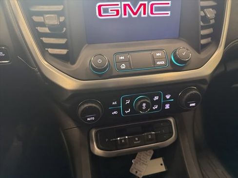 Used 2023 GMC Acadia SLT image 27