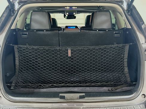 Used 2025 Toyota Highlander XLE FWD image 24