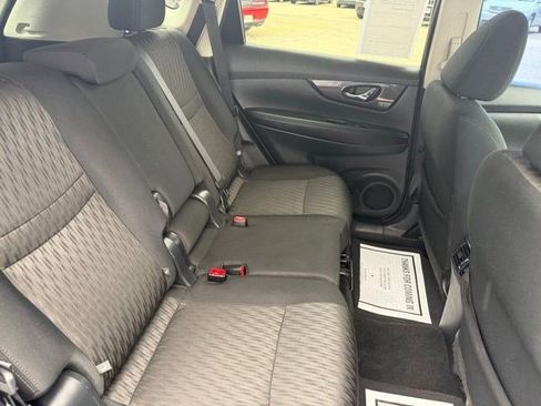 Used 2018 Nissan Rogue SV w/ Premium Package image 17