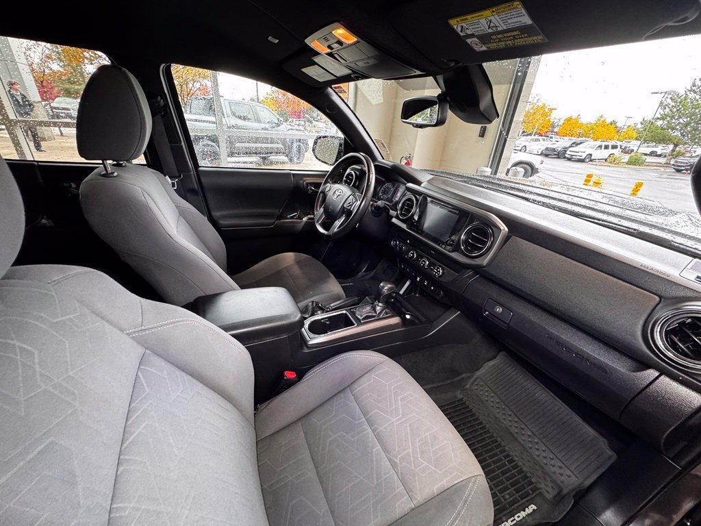 Used 2019 Toyota Tacoma TRD Sport w/ Technology Package AWD/4WD image 41