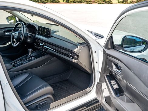 Used 2024 Honda Accord Touring image 11